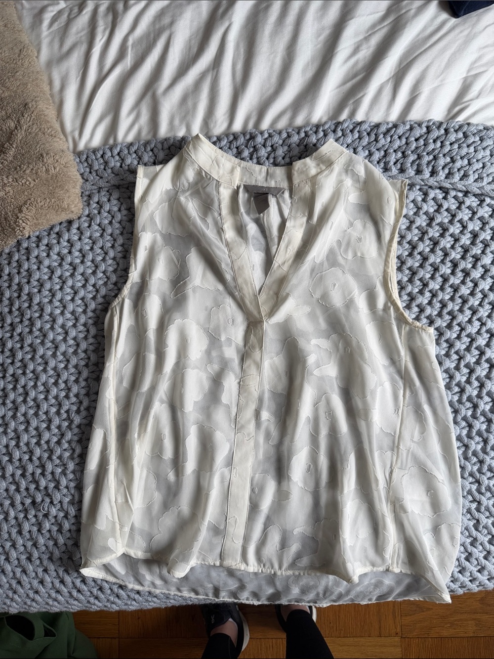 H&M Cream Sleeveless Floral Jacquard Shell Top